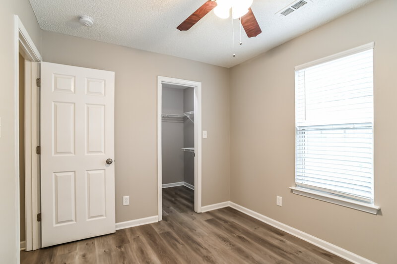 1,805/Mo, 5720 Shining Oak Ln Charlotte, NC 28269 Bedroom View 2