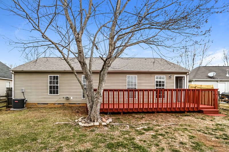 1,805/Mo, 5720 Shining Oak Ln Charlotte, NC 28269 Rear View