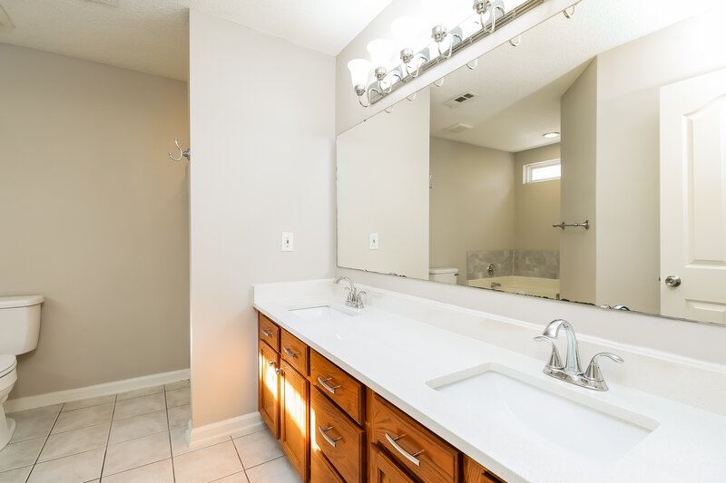 1,735/Mo, 10328 Taftnale Ct Charlotte, NC 28214 Main Bathroom View