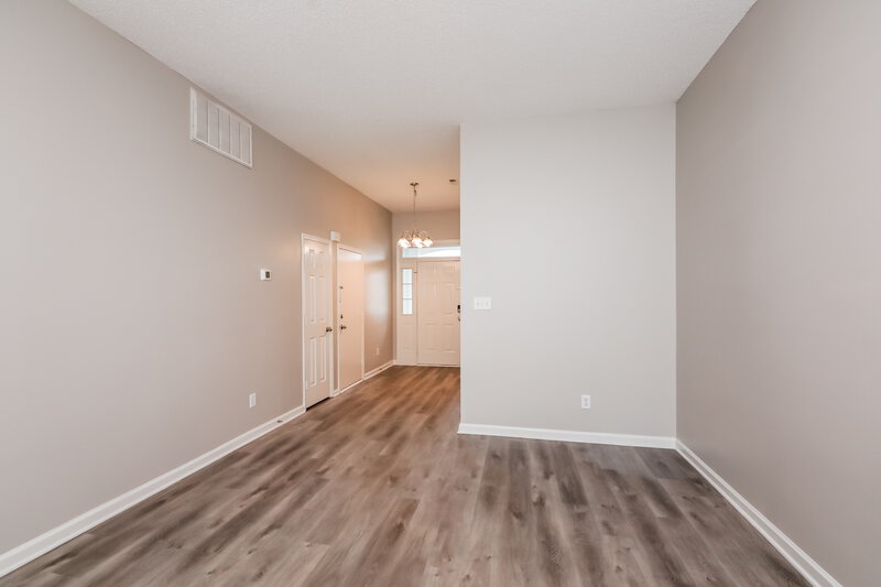 2,320/Mo, 9922 Patrick Springs Ct Matthews, NC 28105 Living Room View 2