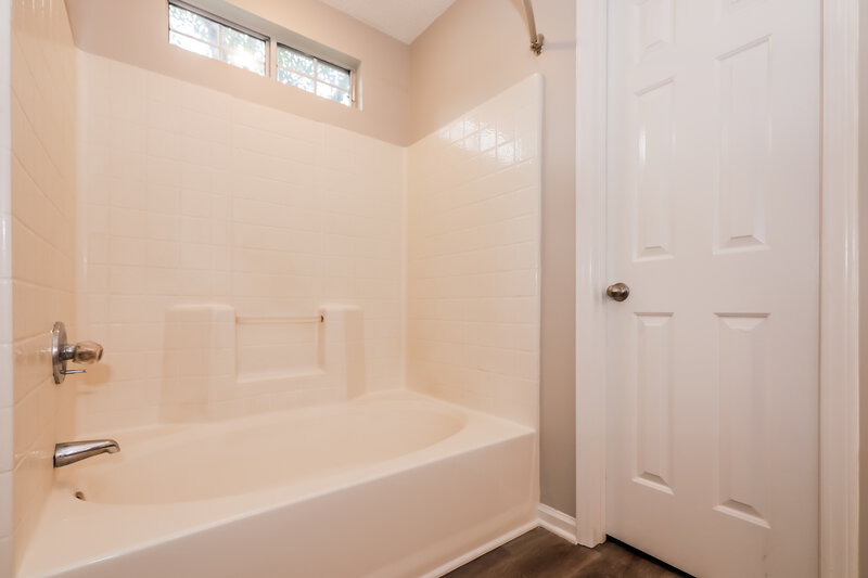 2,320/Mo, 9922 Patrick Springs Ct Matthews, NC 28105 Main Bathroom View 2