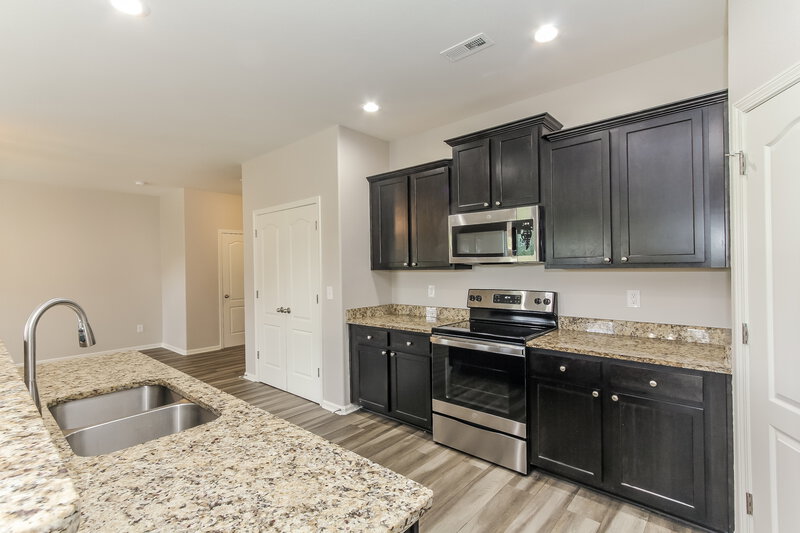 2,860/Mo, 1157 Black Diamond Dr Dallas, NC 28034 Kitchen View 2