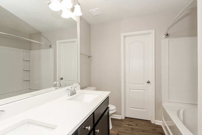 2,860/Mo, 1157 Black Diamond Dr Dallas, NC 28034 Main Bathroom View