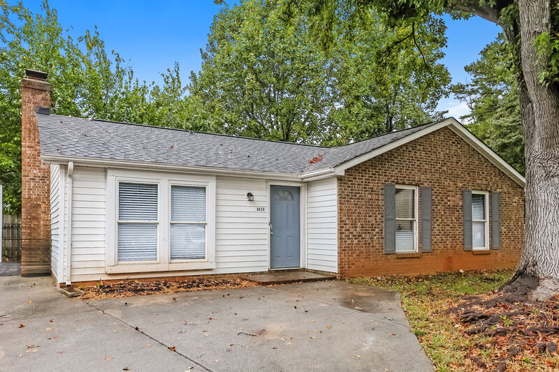 1,820/Mo, 6636 Piney Path Rd Charlotte, NC 28212 Front View