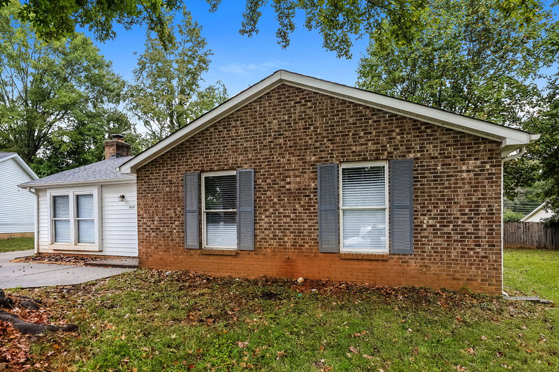 1,820/Mo, 6636 Piney Path Rd Charlotte, NC 28212 Front View 2