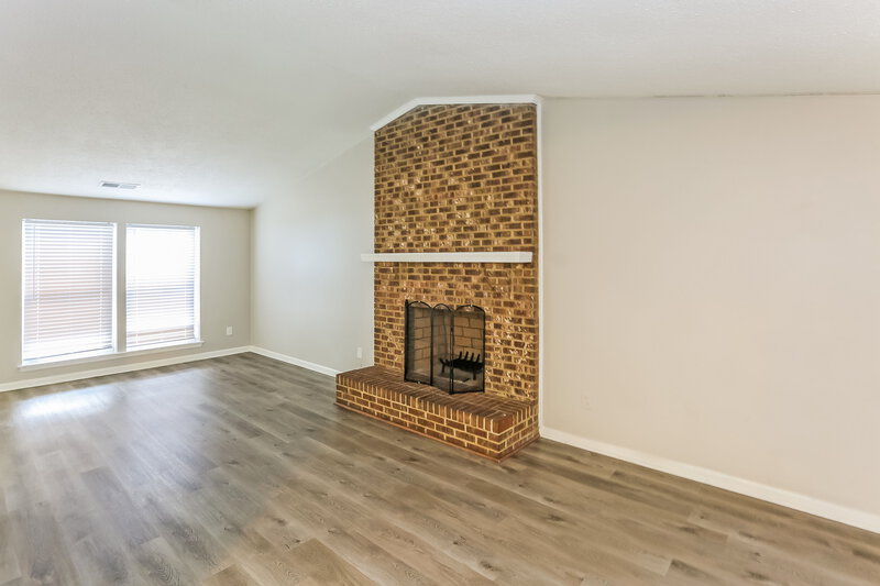 1,820/Mo, 6636 Piney Path Rd Charlotte, NC 28212 Living Room View