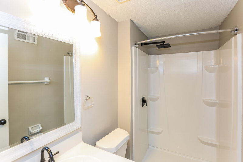 1,820/Mo, 6636 Piney Path Rd Charlotte, NC 28212 Main Bathroom View