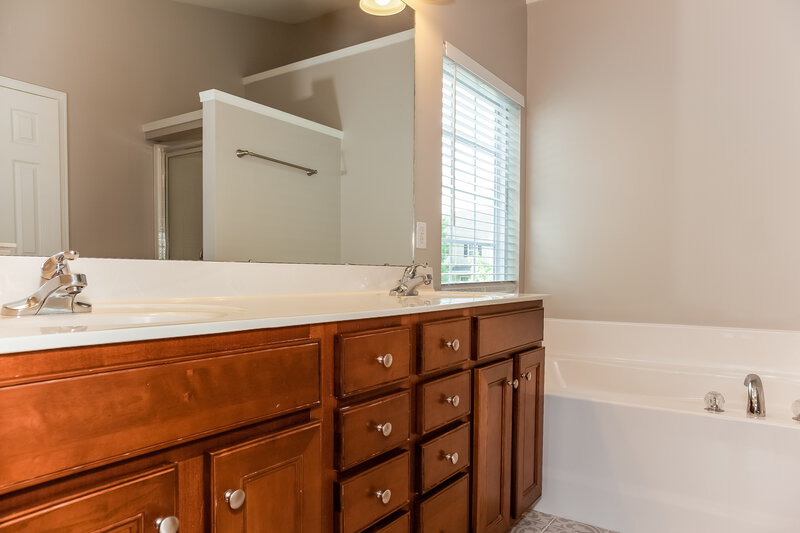 2,260/Mo, 912 Old Forester Ln Charlotte, NC 28214 Main Bathroom View