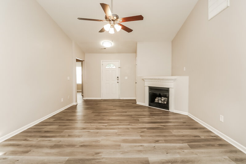 1,960/Mo, 6752 Sullins Rd Charlotte, NC 28214 Living Room View 2