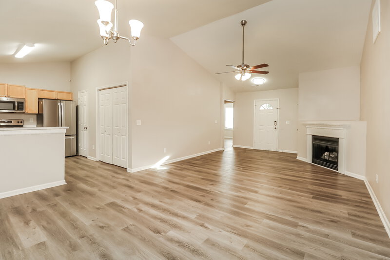 1,960/Mo, 6752 Sullins Rd Charlotte, NC 28214 Living Room View 3