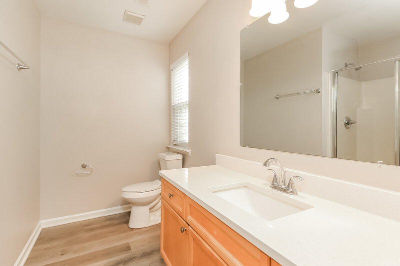 1,960/Mo, 6752 Sullins Rd Charlotte, NC 28214 Main Bathroom View