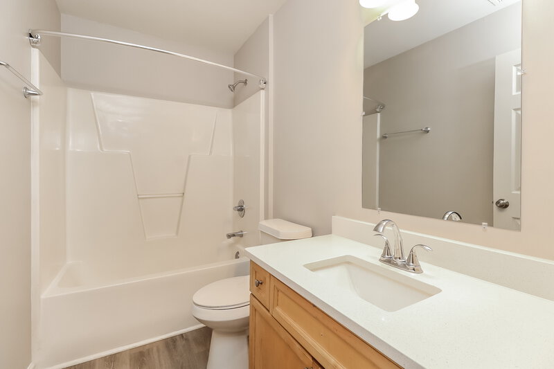 1,960/Mo, 6752 Sullins Rd Charlotte, NC 28214 Bathroom View