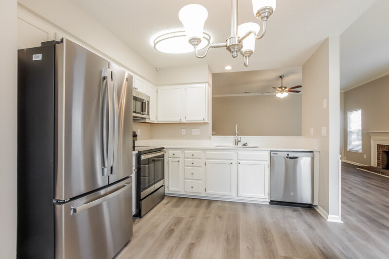 1,830/Mo, 9233 Oren Thompson Rd Charlotte, NC 28213 Kitchen View 3