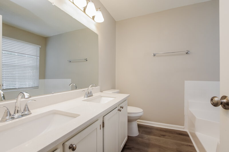 1,830/Mo, 9233 Oren Thompson Rd Charlotte, NC 28213 Main Bathroom View
