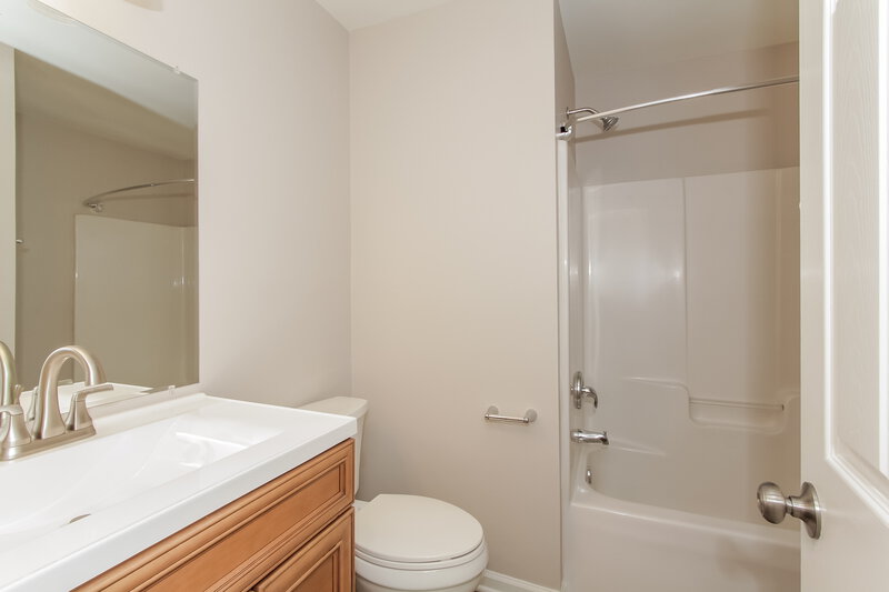 1,955/Mo, 1506 Rumstone Ln Charlotte, NC 28262 Bathroom View