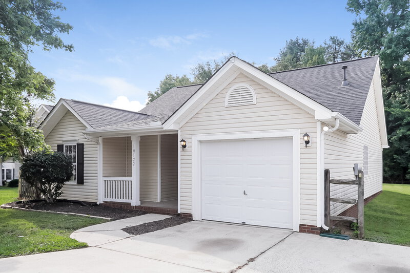 2,350/Mo, 10122 Mayhurst Ct Charlotte, NC 28213 Front View