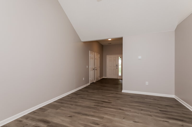 2,350/Mo, 10122 Mayhurst Ct Charlotte, NC 28213 Living Room View