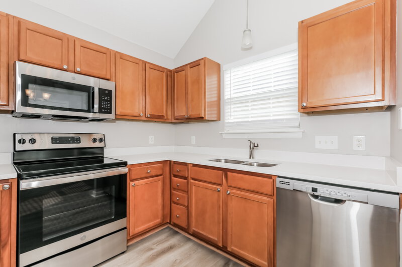 2,350/Mo, 10122 Mayhurst Ct Charlotte, NC 28213 Kitchen View 2