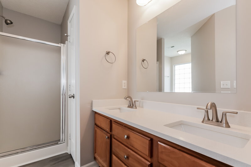 2,350/Mo, 10122 Mayhurst Ct Charlotte, NC 28213 Main Bathroom View
