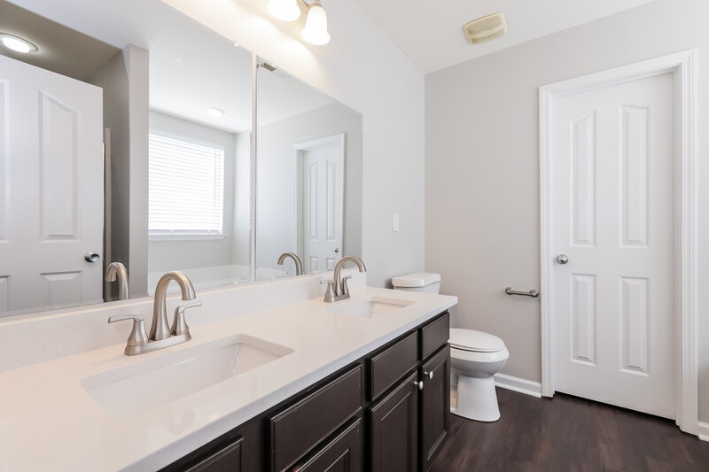 2,255/Mo, 16527 Falconry Way Charlotte, NC 28278 Main Bathroom View