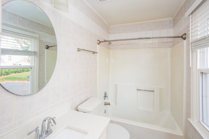 1,870/Mo, 9147 Moss Cove Ct Charlotte, NC 28227 Main Bathroom View