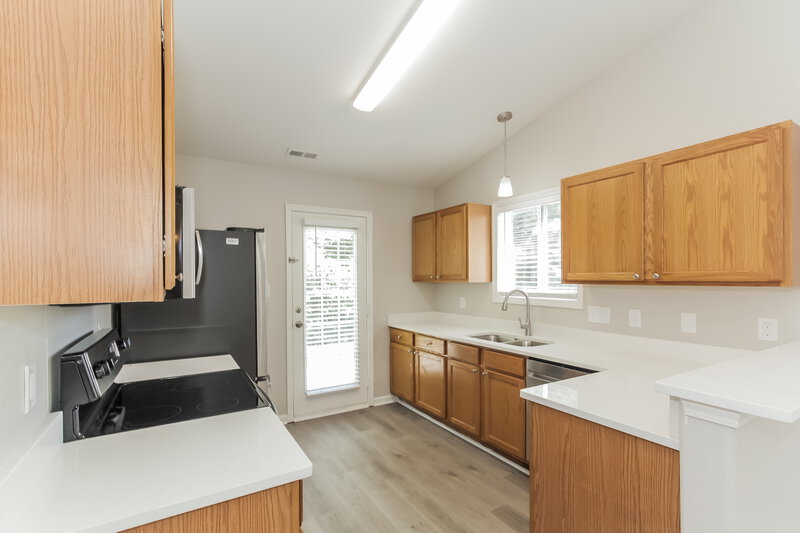 1,830/Mo, 2707 Oasis Ln Charlotte, NC 28214 Kitchen View