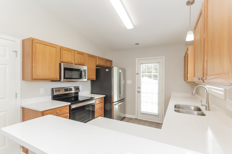 1,830/Mo, 2707 Oasis Ln Charlotte, NC 28214 Kitchen View 2