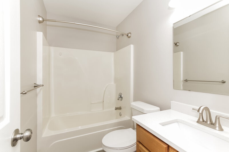 1,830/Mo, 2707 Oasis Ln Charlotte, NC 28214 Bathroom View
