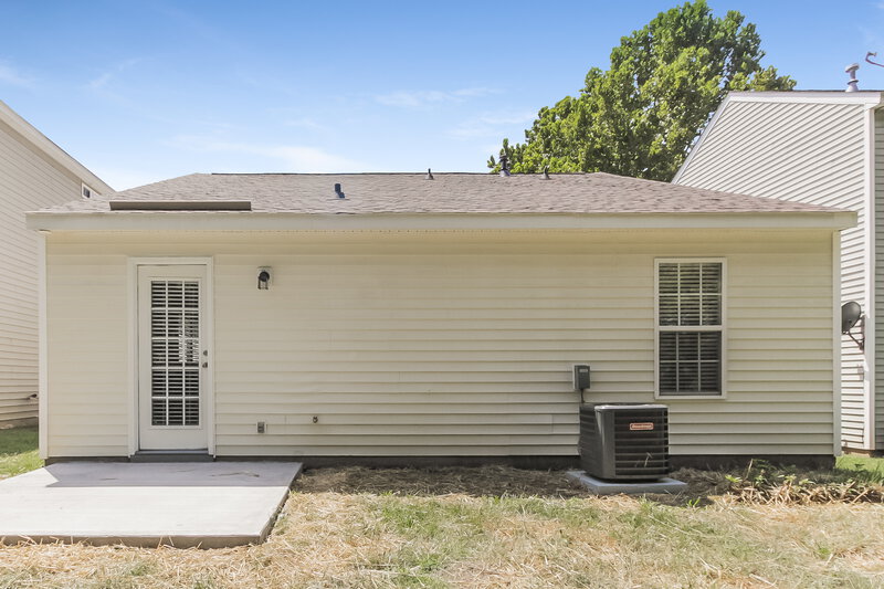 1,830/Mo, 2707 Oasis Ln Charlotte, NC 28214 Rear View