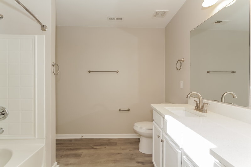 1,985/Mo, 2115 Cool Springs Ct Kannapolis, NC 28083 Main Bathroom View