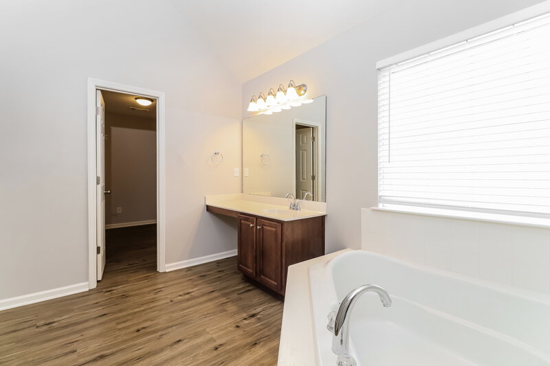 2,615/Mo, 3513 Tybee Dr Fort Mill, SC 29715 Main Bathroom View
