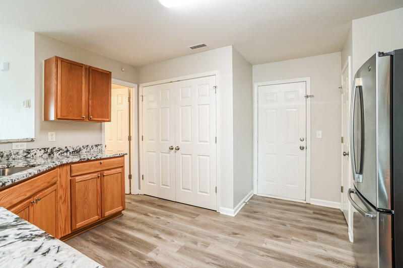 1,905/Mo, 1604 Harland St Charlotte, NC 28216 Kitchen View 2