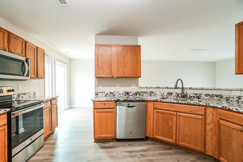 1,905/Mo, 1604 Harland St Charlotte, NC 28216 Kitchen View 3