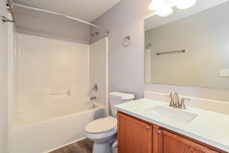 1,905/Mo, 1604 Harland St Charlotte, NC 28216 Main Bathroom View