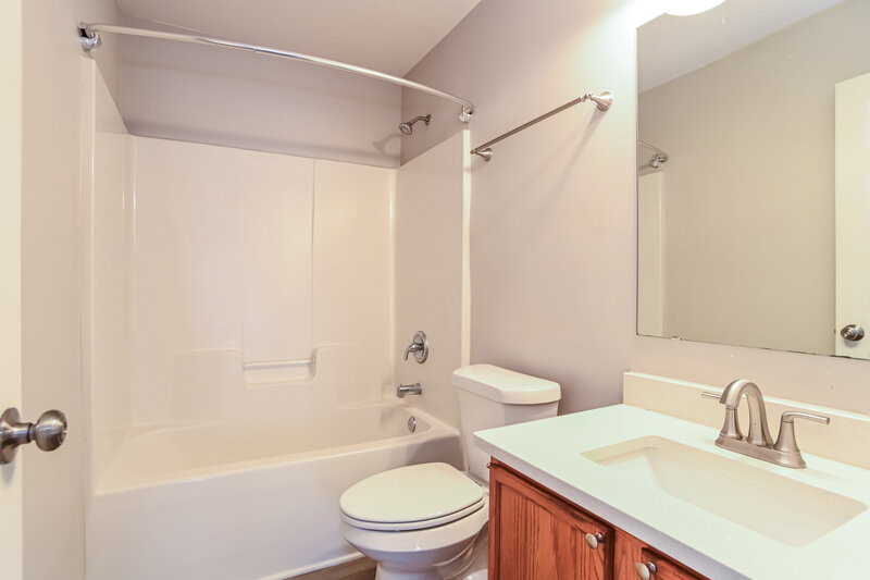 1,905/Mo, 1604 Harland St Charlotte, NC 28216 Bathroom View