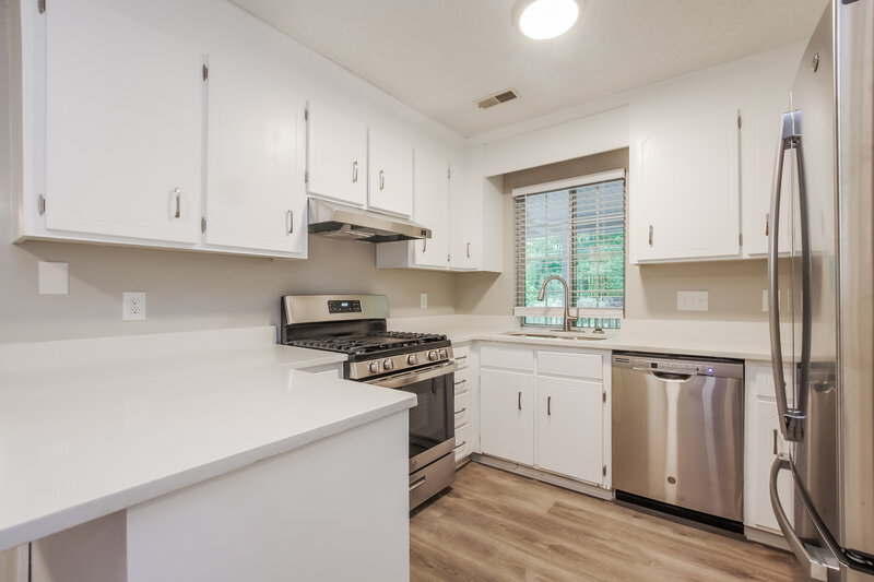 1,785/Mo, 10301 Roundhouse Cir Mint Hill, NC 28227 Kitchen View 2