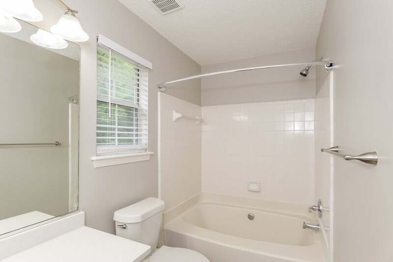 1,700/Mo, 2212 Sloan Dr Charlotte, NC 28208 Main Bathroom View