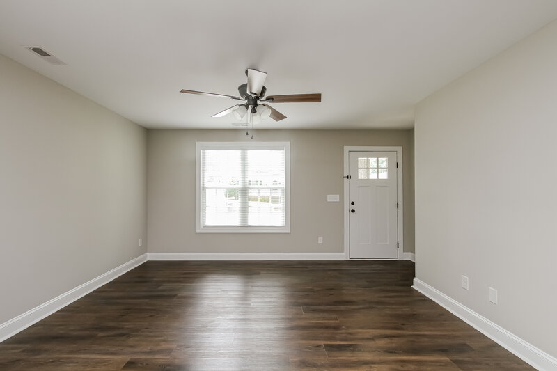 1,940/Mo, 107 S Rose Ave Kannapolis, NC 28083 Living Room View 3