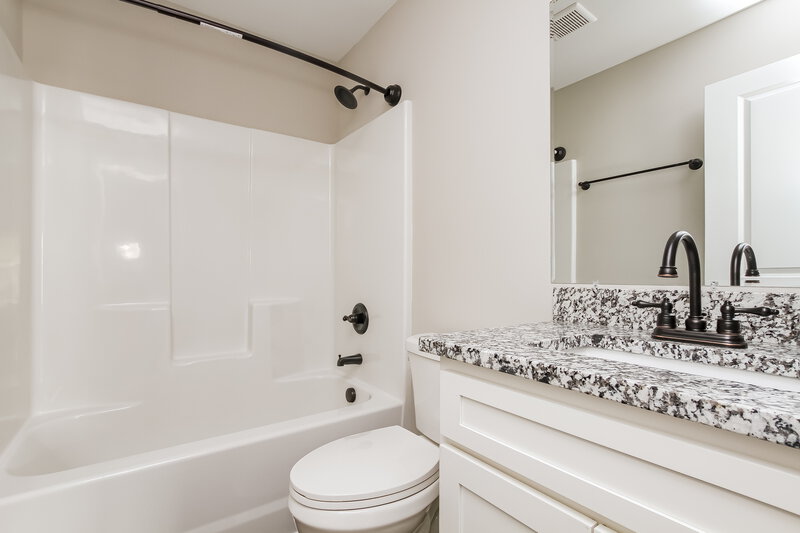 1,940/Mo, 107 S Rose Ave Kannapolis, NC 28083 Main Bathroom View