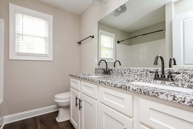1,940/Mo, 107 S Rose Ave Kannapolis, NC 28083 Bathroom View