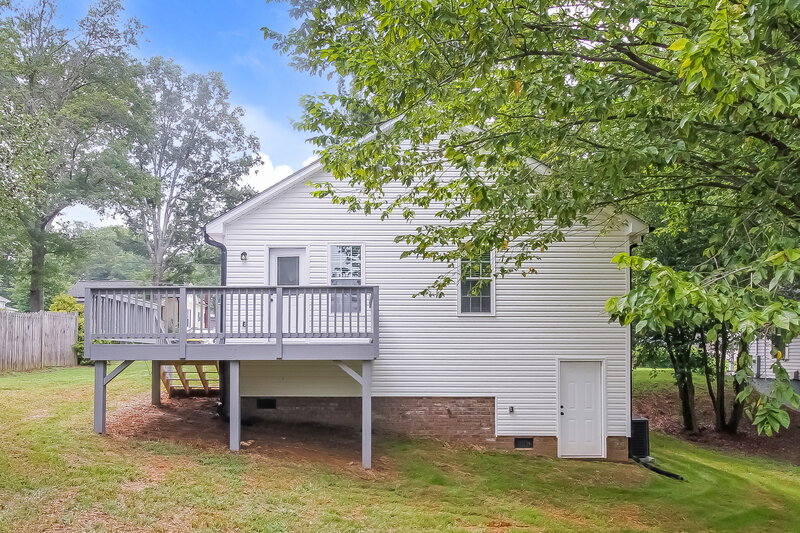 1,940/Mo, 107 S Rose Ave Kannapolis, NC 28083 Rear View