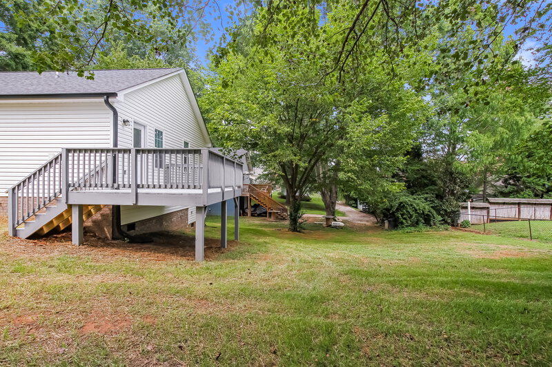 1,940/Mo, 107 S Rose Ave Kannapolis, NC 28083 Rear View 2