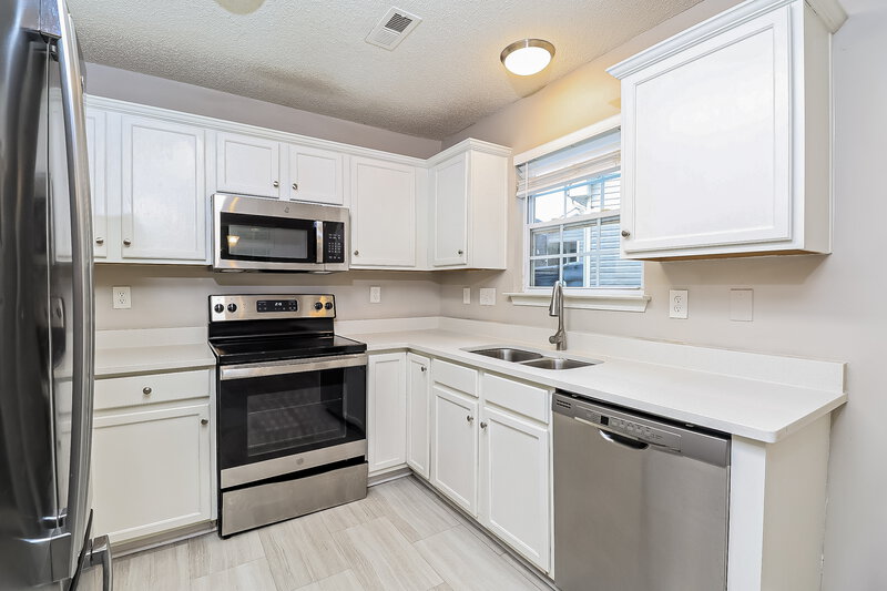 1,850/Mo, 7039 Lowen Rd Charlotte, NC 28269 Kitchen View