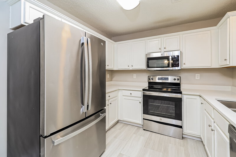 1,850/Mo, 7039 Lowen Rd Charlotte, NC 28269 Kitchen View 2