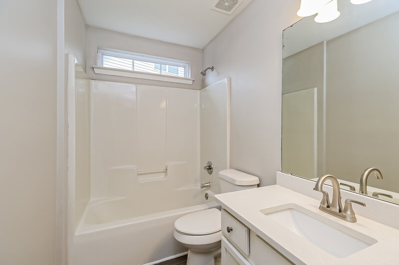 1,850/Mo, 7039 Lowen Rd Charlotte, NC 28269 Bathroom View