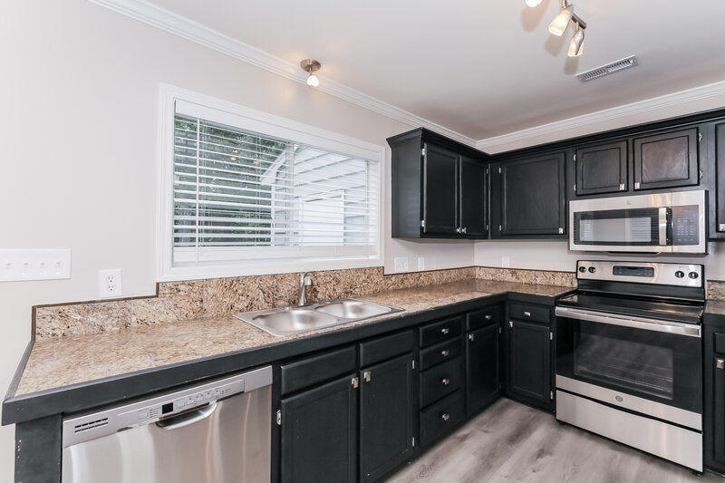 1,775/Mo, 10902 Ballards Pond Ln Matthews, NC 28105 Kitchen View 2