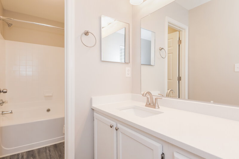 1,775/Mo, 10902 Ballards Pond Ln Matthews, NC 28105 Main Bathroom View