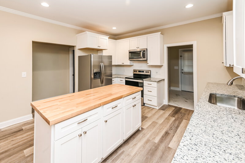 1,960/Mo, 2118 Ravendale St Kannapolis, NC 28083 Kitchen View 2