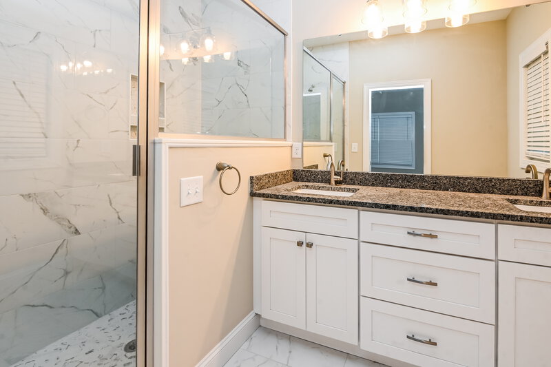 1,960/Mo, 2118 Ravendale St Kannapolis, NC 28083 Main Bathroom View