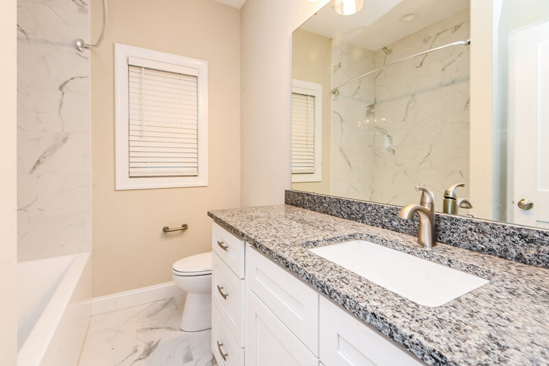 1,960/Mo, 2118 Ravendale St Kannapolis, NC 28083 Bathroom View